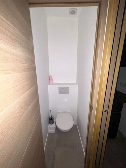 Retail in Enghien-les-Bains for lease - Interior Photo - Image 3 of 3