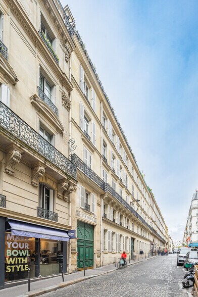 32 Rue Washington, Paris for sale - Building Photo - Image 2 of 17
