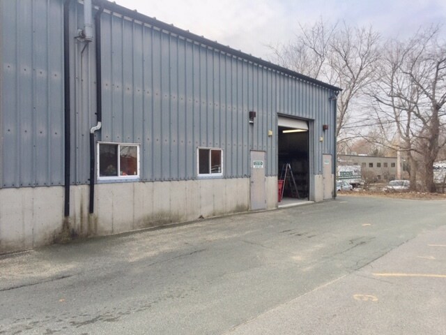 33 Tozer Rd, Beverly, MA for sale - Building Photo - Image 1 of 1