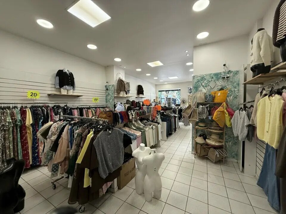 Retail in Nice for lease Interior Photo- Image 1 of 5
