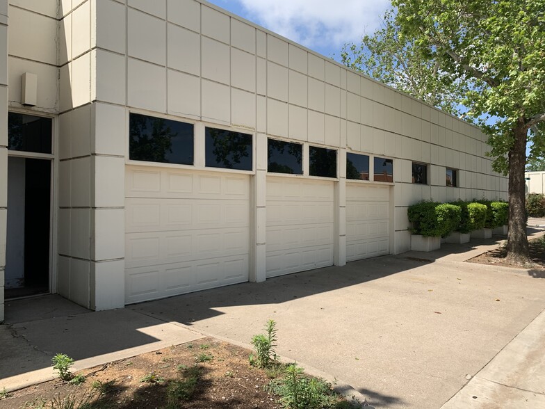 102 SW 3rd St, Lawton, OK for lease - Building Photo - Image 2 of 9