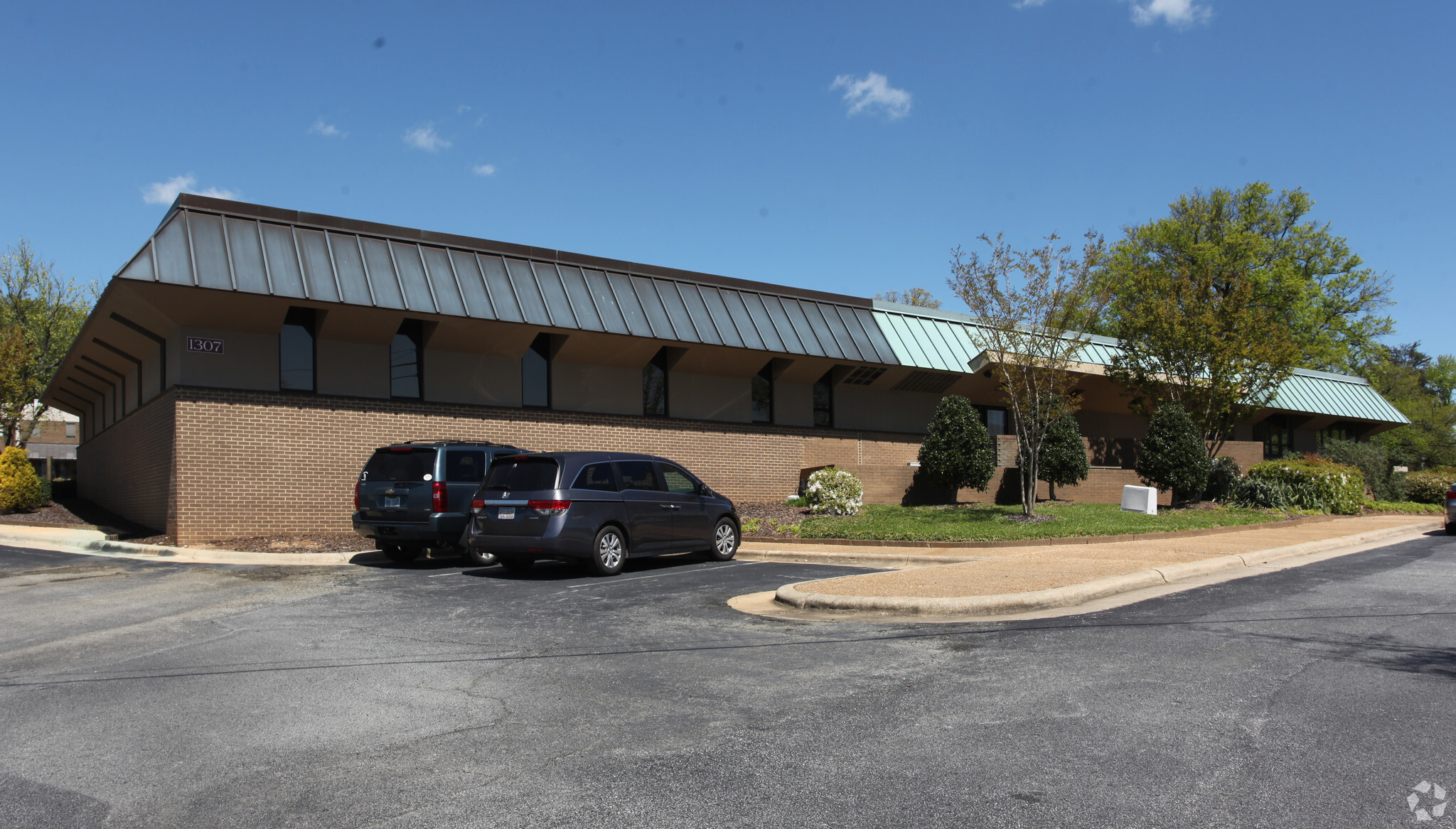 1307 W Wendover Ave, Greensboro, NC for sale Primary Photo- Image 1 of 1