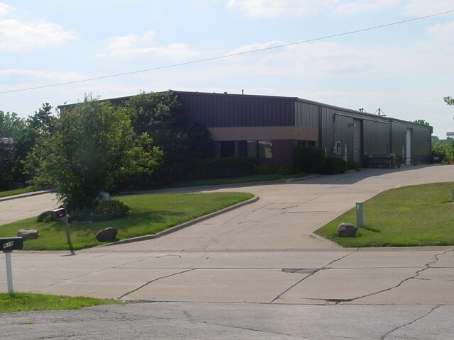 923 E 59th St, Davenport, IA for sale Primary Photo- Image 1 of 1