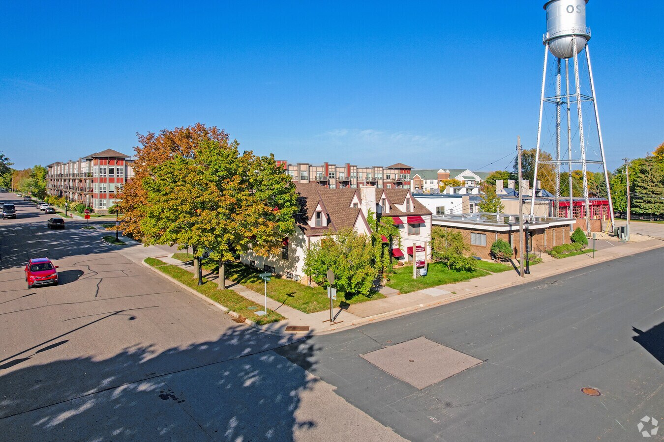 33 4th St NW, Osseo, MN 55369