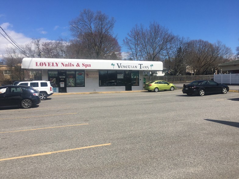648 Ave, Warren, RI 02885