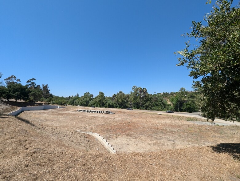 2715 S Mission Rd, Fallbrook, CA for sale - Building Photo - Image 2 of 6