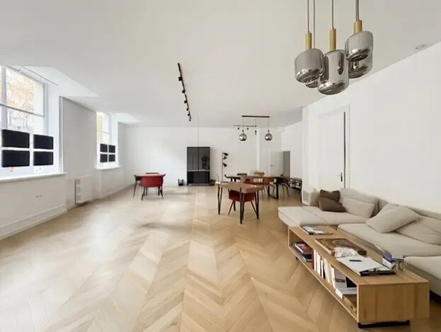 Office in Paris for lease - Building Photo - Image 1 of 5