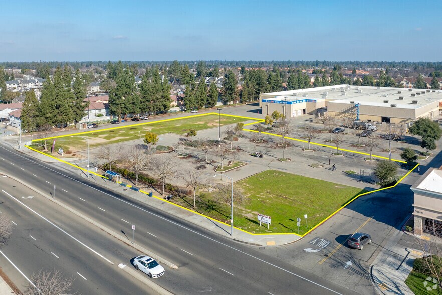 3732 W Shaw Ave, Fresno, CA for sale - Building Photo - Image 1 of 1