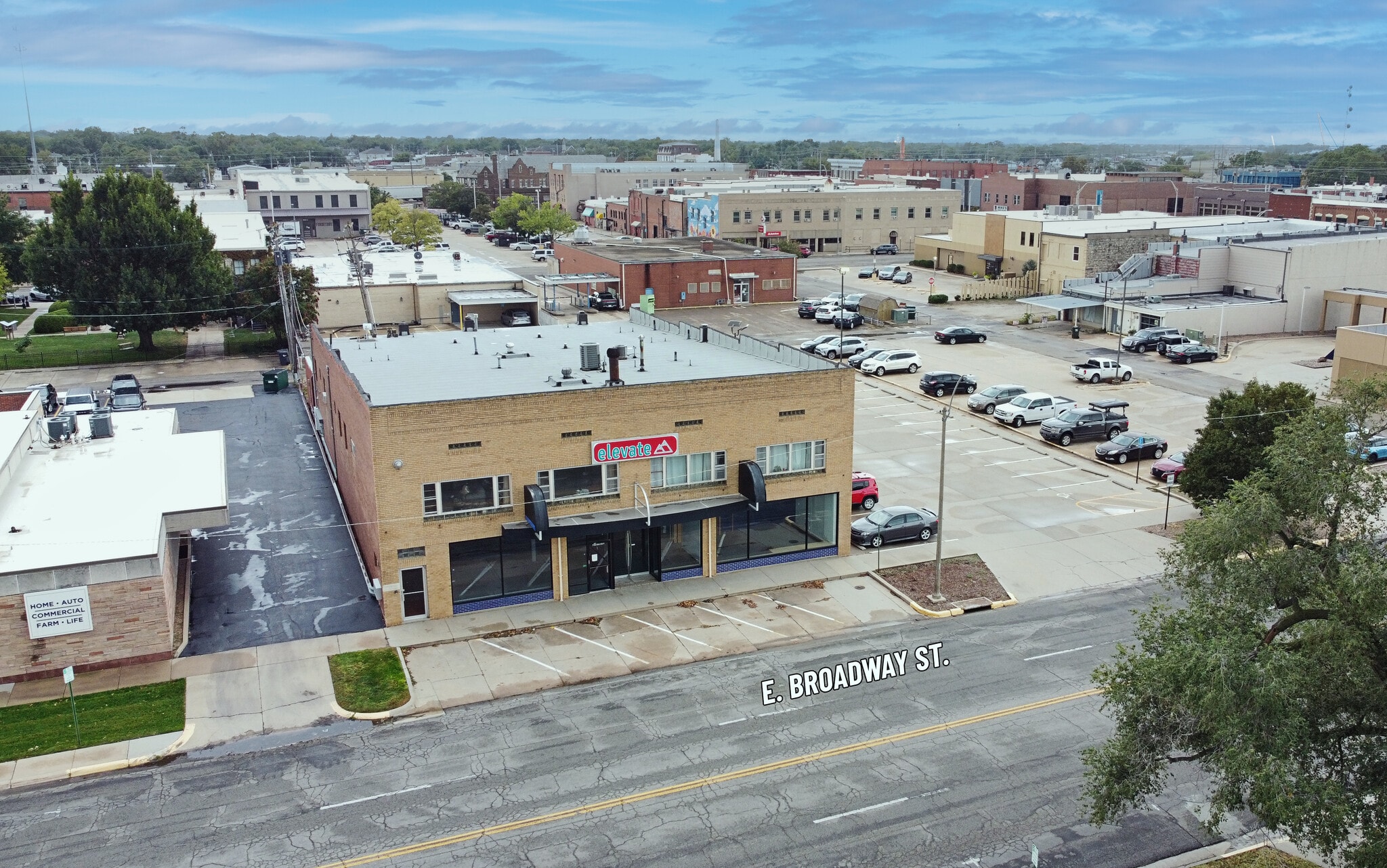 123 E Broadway St, Newton, KS for lease Building Photo- Image 1 of 4