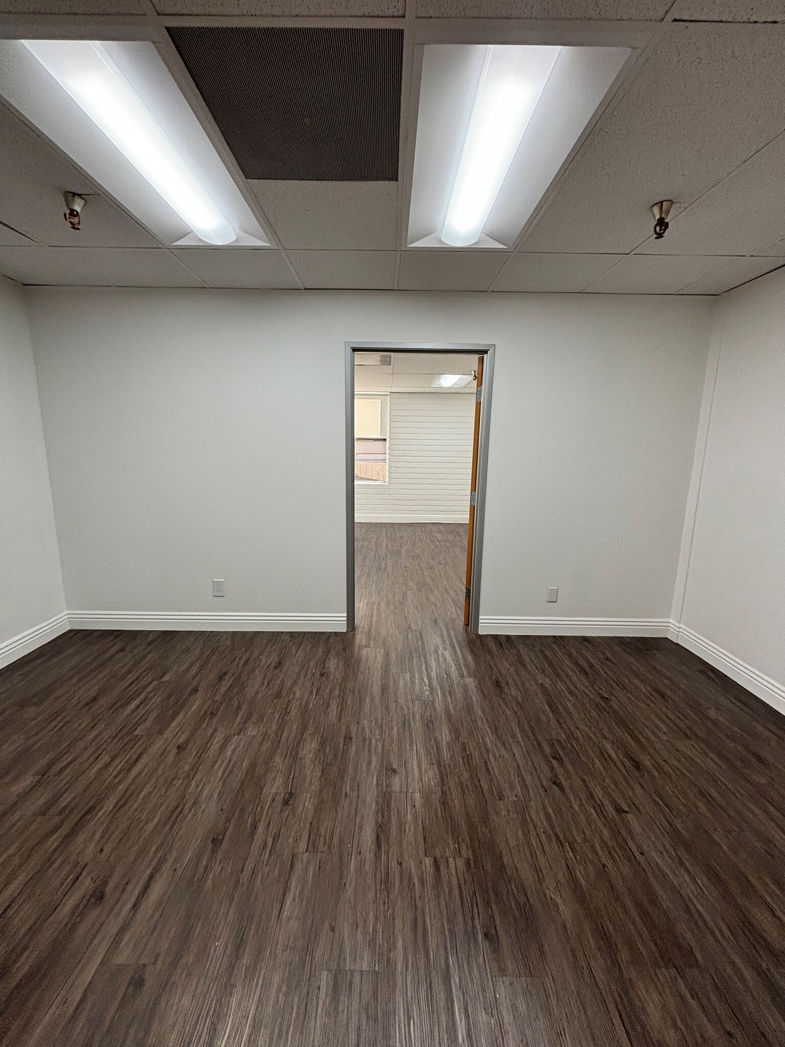 16200 Ventura Blvd, Encino, CA for lease Interior Photo- Image 1 of 4