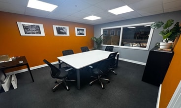 69 Weir Rd, London for lease Interior Photo- Image 2 of 2