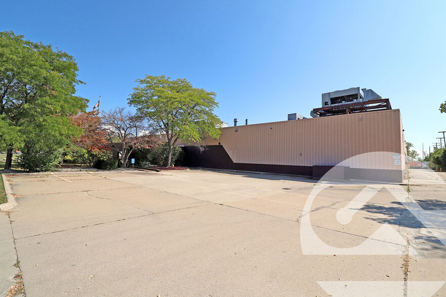 50800 E Russell Schmidt Blvd, Chesterfield, MI for sale - Building Photo - Image 1 of 2