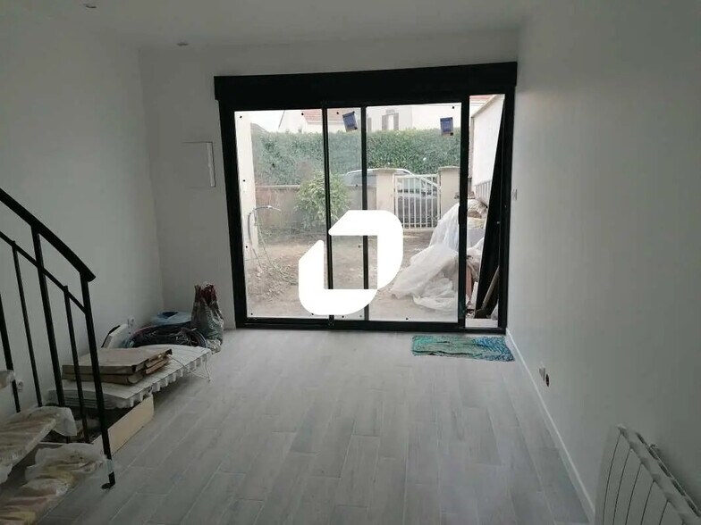 Office in Saint-Leu-la-Forêt for lease - Interior Photo - Image 2 of 5