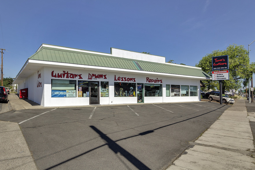 1103-1105 N Riverside Ave, Medford, OR for sale - Primary Photo - Image 1 of 35