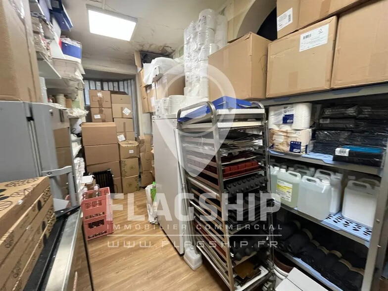 Retail in Paris for lease - Interior Photo - Image 3 of 5