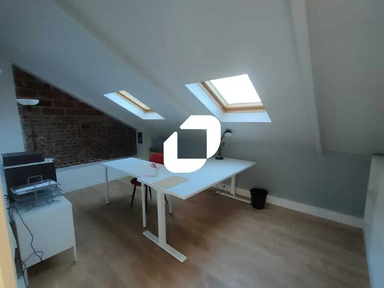 Office in Le Chesnay-Rocquencourt for lease - Interior Photo - Image 2 of 6