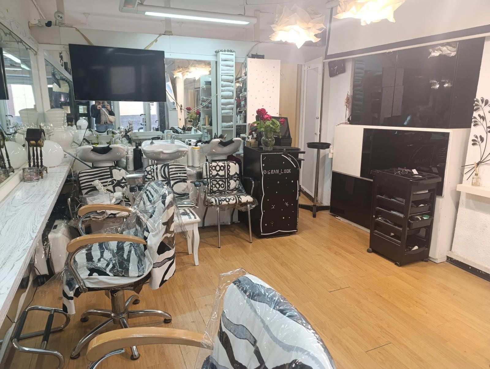 Retail in Barcelona, Barcelona for lease Interior Photo- Image 1 of 15