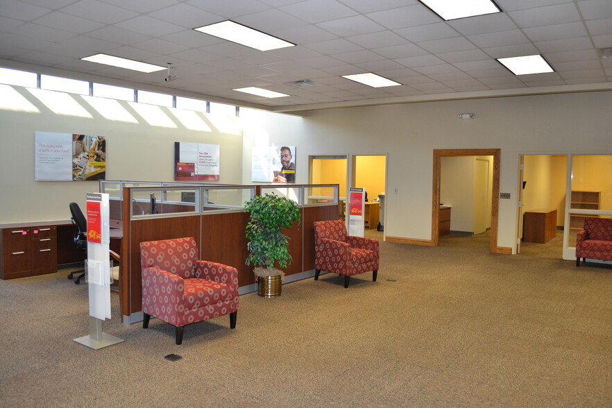 2 Victory Blvd, Poquoson, VA for lease - Interior Photo - Image 3 of 8