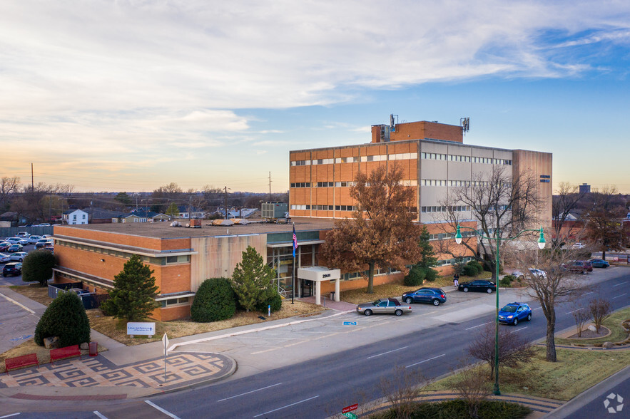 2901-2915 N Classen Blvd, Oklahoma City, OK for lease - Building Photo - Image 2 of 10