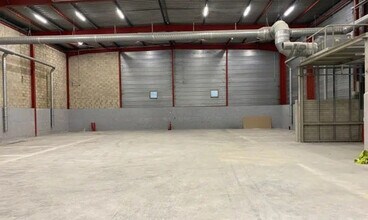 Flex in Orly for lease Building Photo- Image 2 of 5