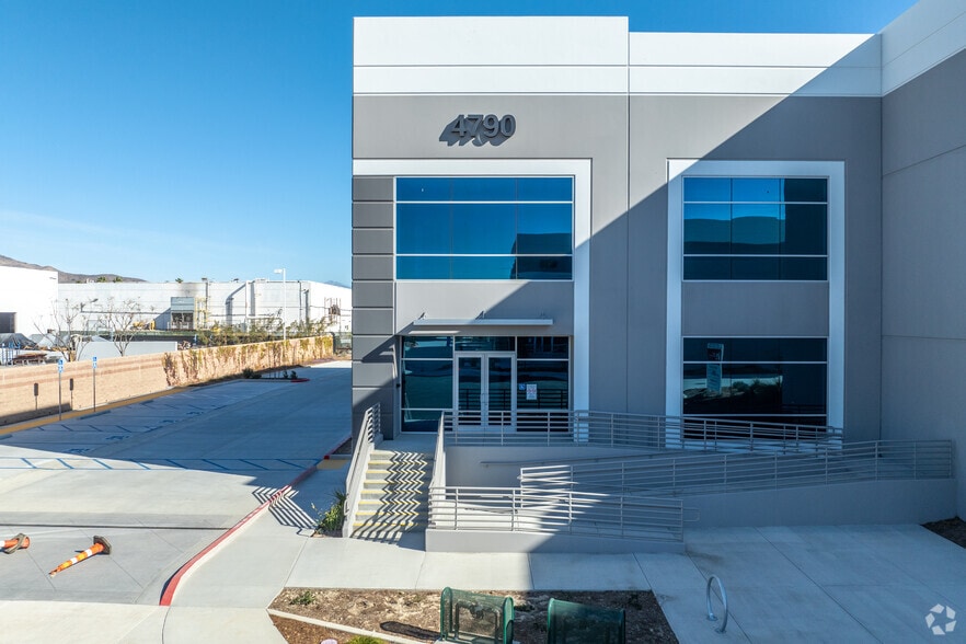 4790 Troy Ct, Jurupa Valley, CA for sale - Building Photo - Image 3 of 6