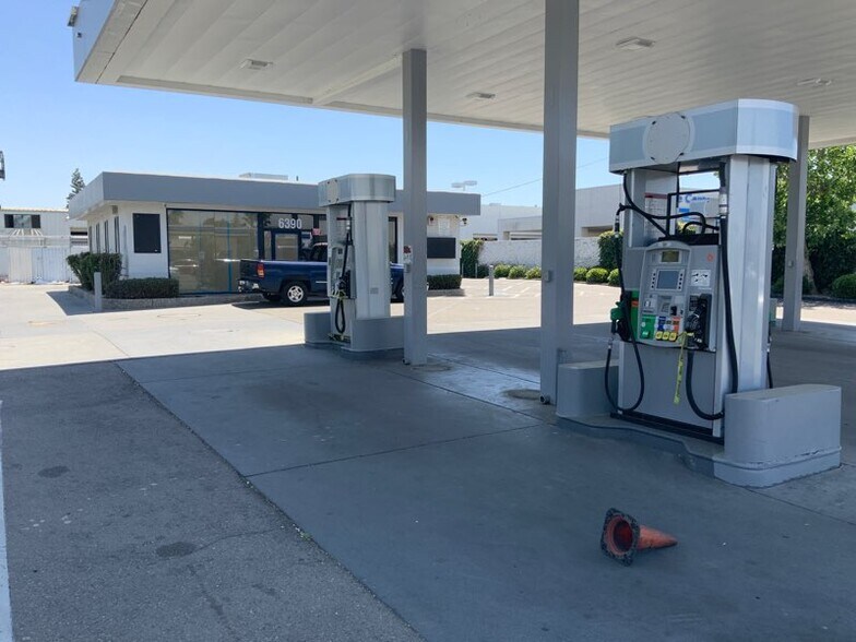 6390 N Blackstone Ave, Fresno, CA for sale - Building Photo - Image 1 of 1