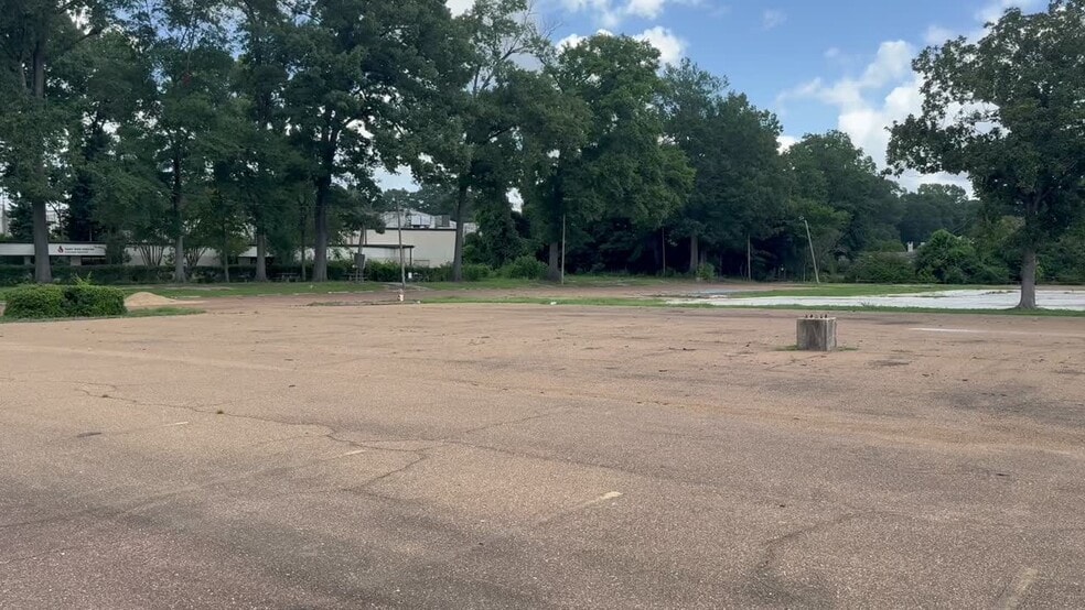 129 Jefferson Davis Blvd, Natchez, MS for sale - Commercial Listing Video - Image 2 of 4