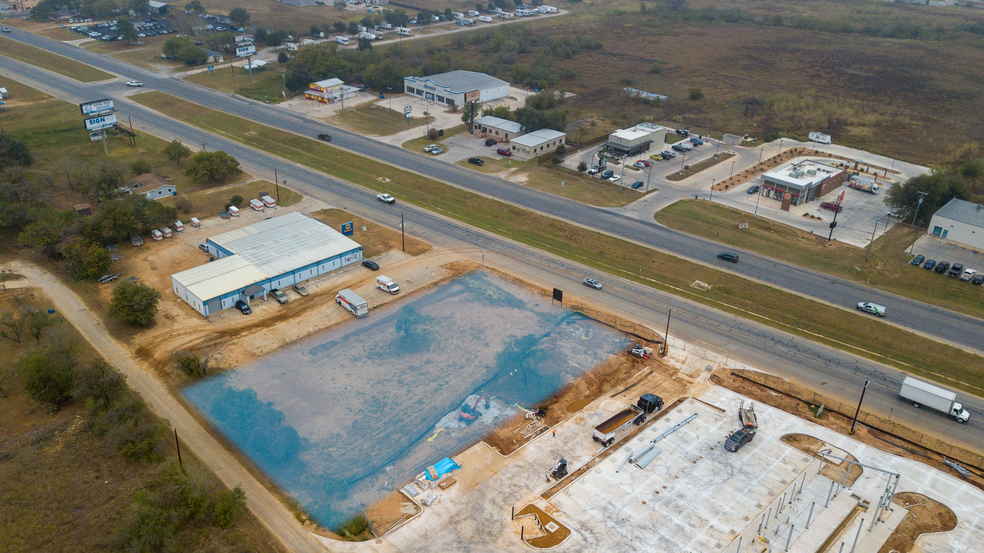 671 10th St, Floresville, TX for sale - Aerial - Image 1 of 3