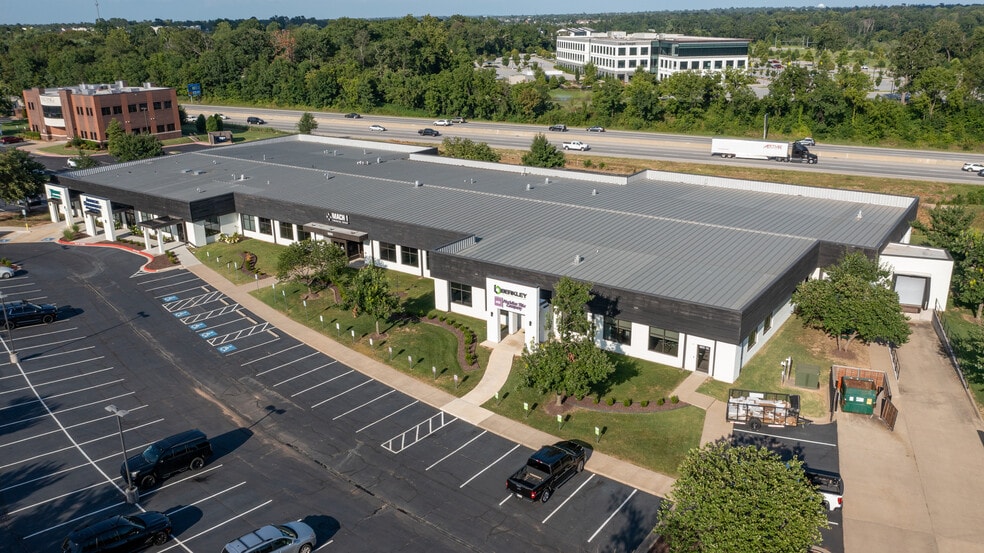 1001 S 52nd St, Rogers, AR for lease - Building Photo - Image 2 of 5