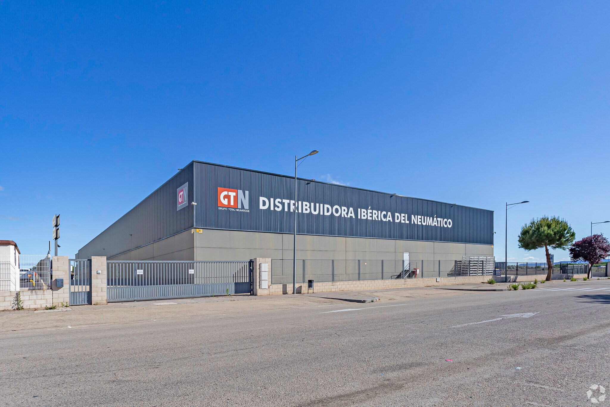 Industrial in Cabanillas del Campo, Guadalajara for sale Primary Photo- Image 1 of 3