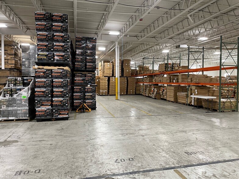 301 Commerce Rd, Linden, NJ for lease - Interior Photo - Image 2 of 4