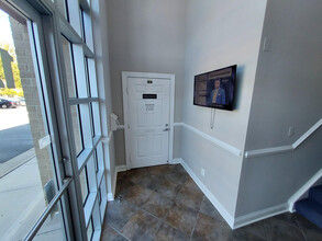 12781 Darby Brook Ct, Woodbridge, VA for lease Lobby- Image 1 of 6