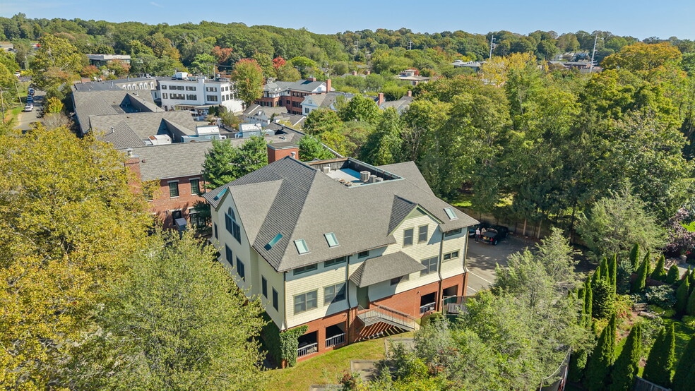 135 Rennell Dr, Southport, CT for sale - Building Photo - Image 2 of 15