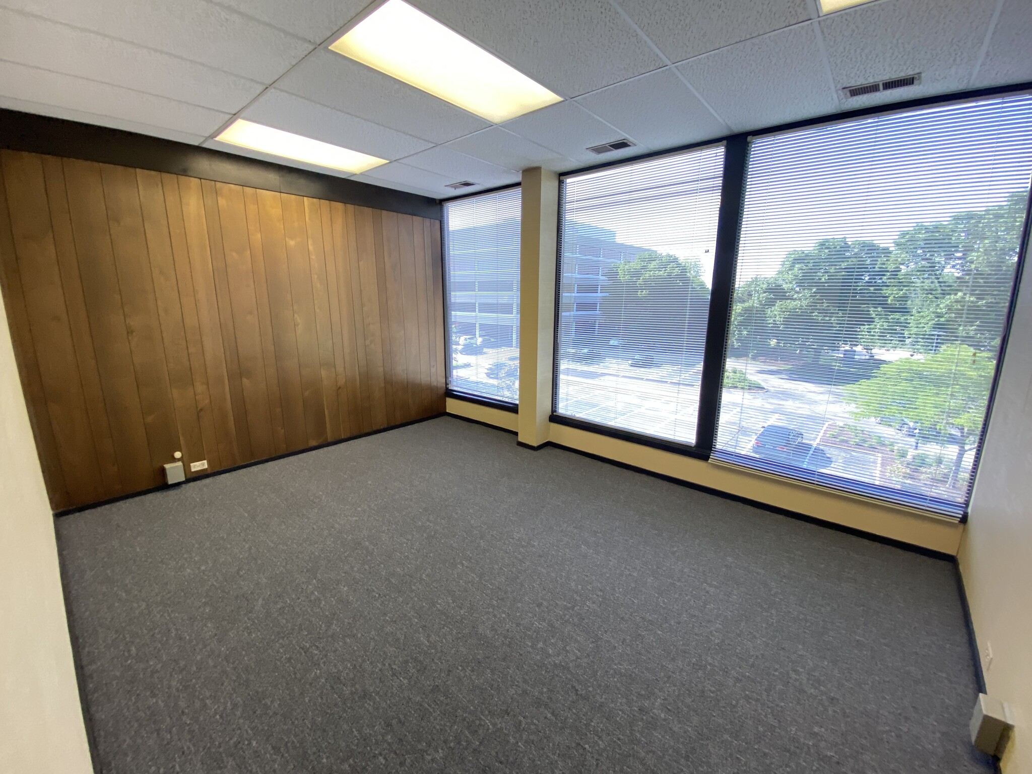 540-550 W Frontage Rd, Northfield, IL for lease Interior Photo- Image 1 of 2