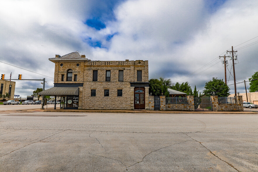 119 N Main St, Jacksboro, TX for sale - Building Photo - Image 3 of 45