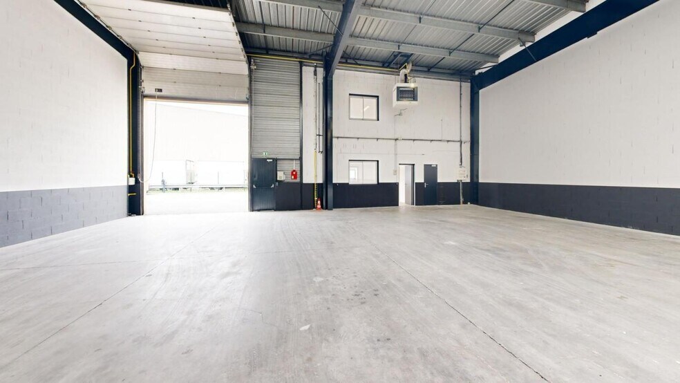 Industrial in Bezons for lease - Building Photo - Image 3 of 11