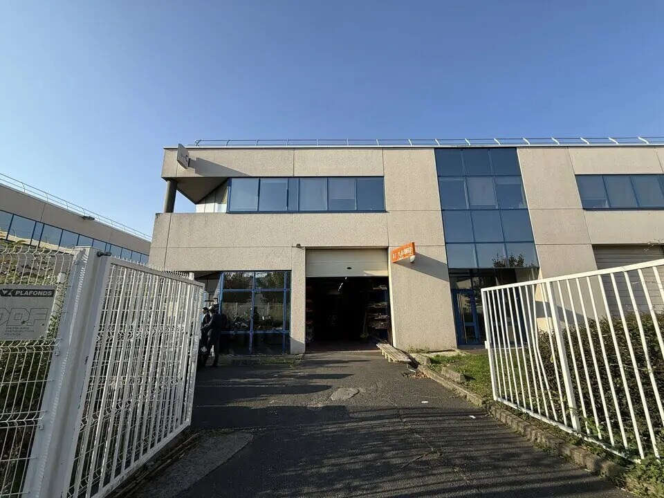 Flex in Gennevilliers for lease Building Photo- Image 1 of 6