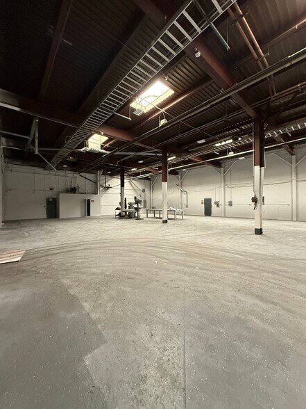 248 Monkey Wrench Rd, North Huntingdon, PA for lease - Building Photo - Image 3 of 6