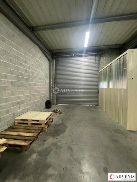 Flex in Le Haillan for lease - Interior Photo - Image 2 of 5