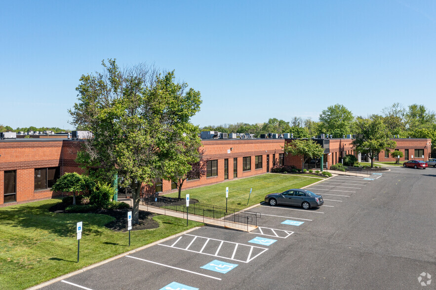 200 E Park Dr, Mount Laurel, NJ for lease - Primary Photo - Image 1 of 5