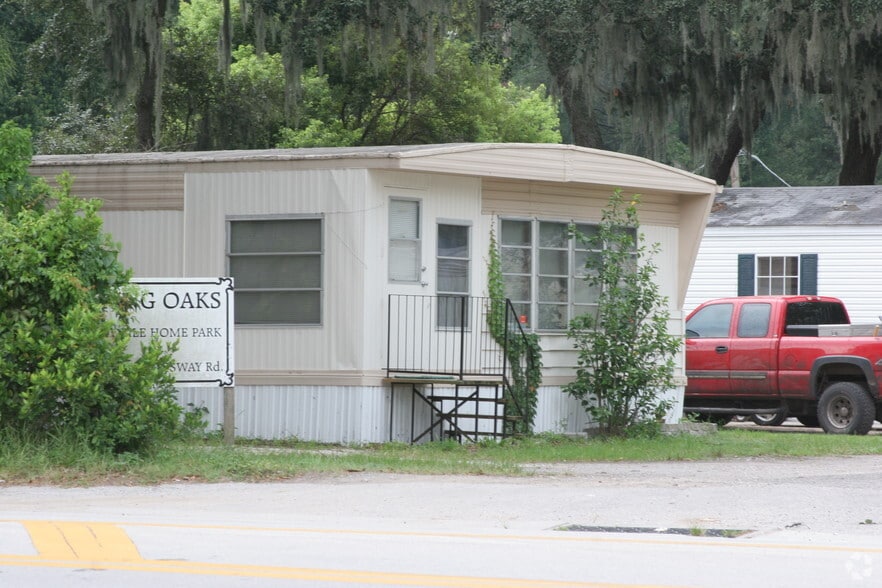 800 N Kingsway Rd, Seffner, FL 33584