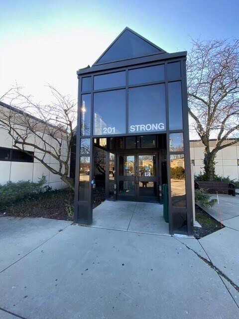 201 E Strong St, Wheeling, IL for sale Primary Photo- Image 1 of 1