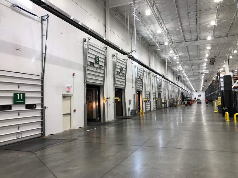 11504-11554 186th St NW, Edmonton, AB for lease - Interior Photo - Image 2 of 9