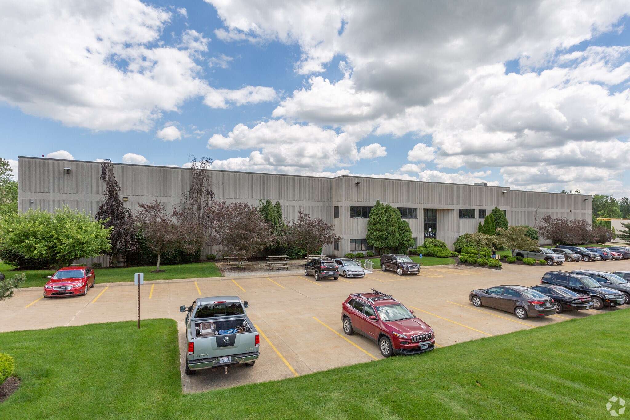 5555 Massillon Rd, North Canton, OH 44720 Massillon Road Dist Ctr 1