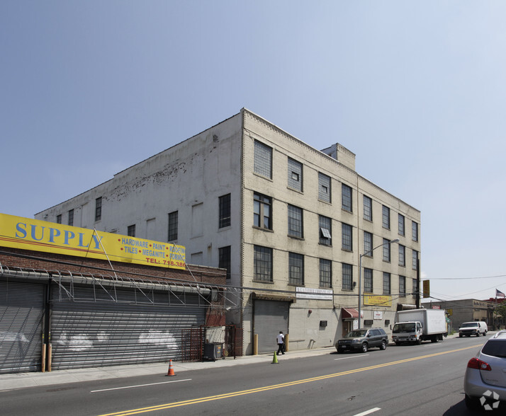 46-55 Metropolitan Ave, Ridgewood, NY for lease - Primary Photo - Image 1 of 9