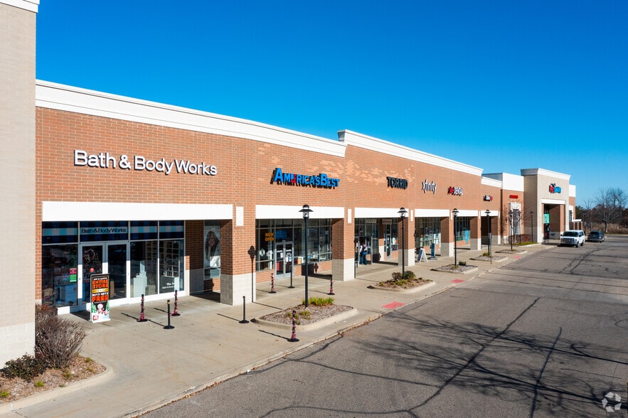 47142-47330 Michigan Ave, Canton, MI for lease - Building Photo - Image 2 of 8