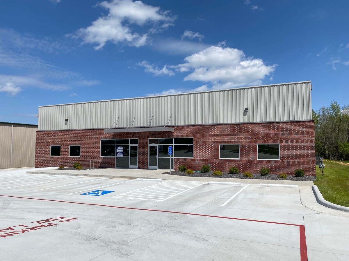 2824 N Oak Grove Ave, Springfield, MO 65803