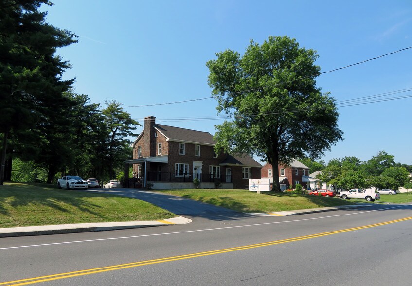 5811 Jonestown Rd, Harrisburg, PA for sale - Building Photo - Image 1 of 1