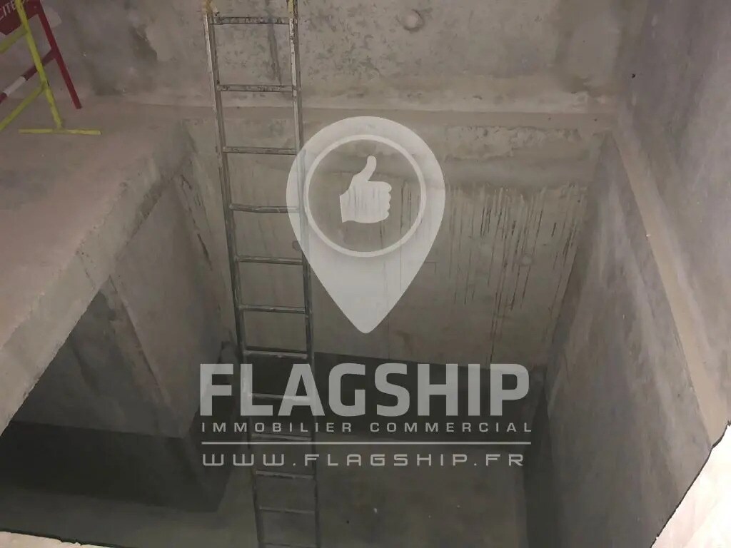 Retail in Bagnolet for lease Construction Photo- Image 1 of 3