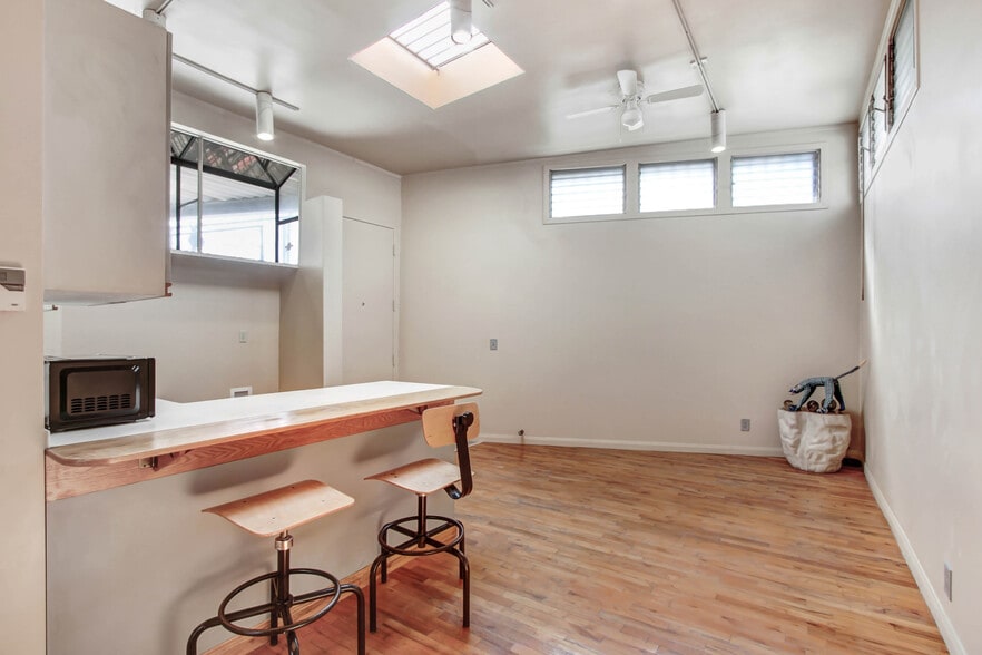 5726 W Washington Blvd, Los Angeles, CA for lease - Lobby - Image 3 of 15